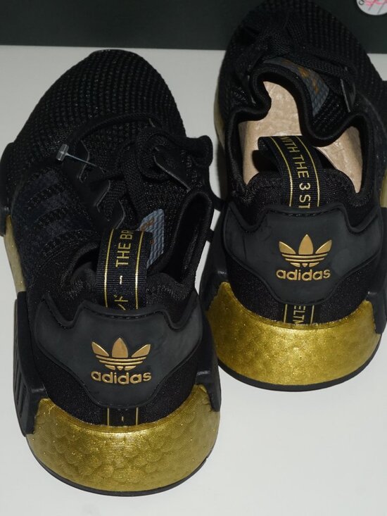 NWB MENS ADIDAS BLACK GOLD NMD R1 ORIGINALS STLT PRIMEKNIT SHOE SIZE 10 FW7572 main image 5